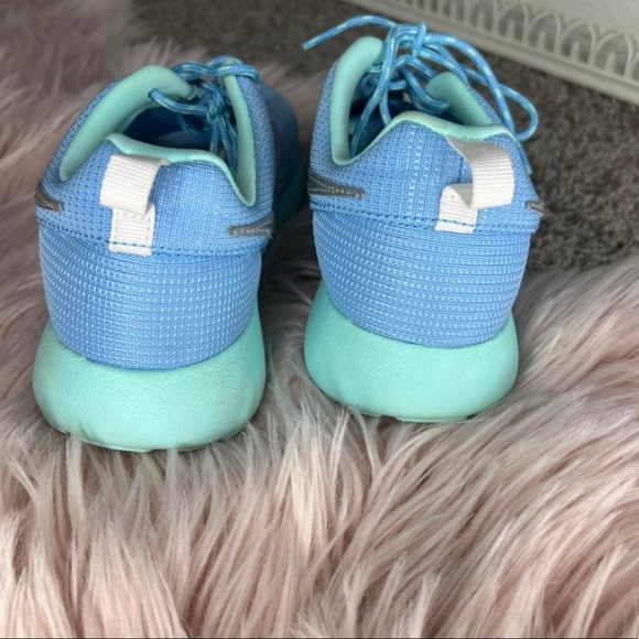 Blue Nike Roshe One Shoes - Picture 2 of 3